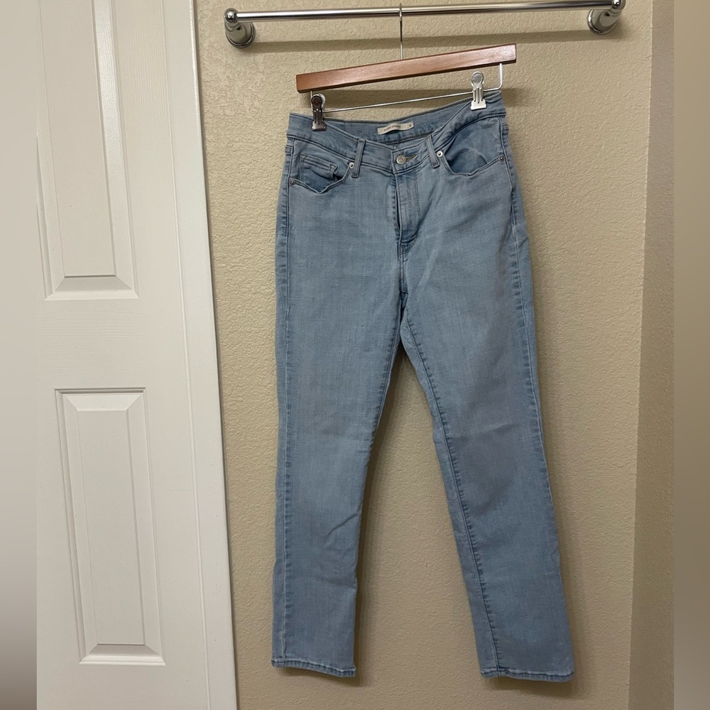 LEVI’S Classic Straight 8
Women's Light Blue Jeans